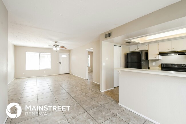 Photo - 2833 E Beck Ln
