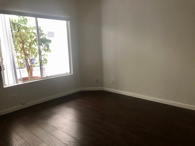 Photo - 11915 Riverside Dr Unit 105