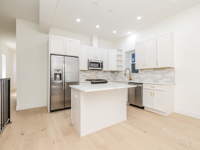 Photo - 1830 S Peoria St Unit 1