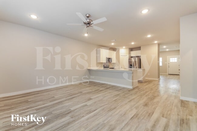 Photo - 623 Sophia Wy