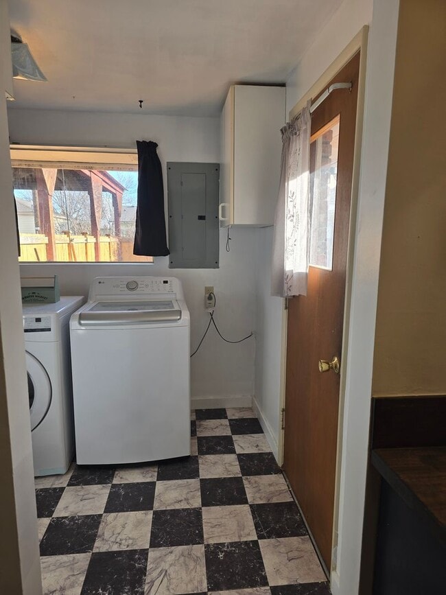 Photo - 3 bed 1 bath w/ detached garage in Ephrata