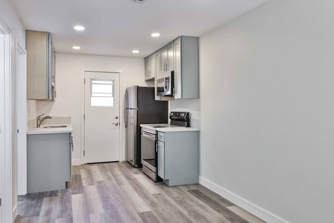 Photo - New renovated 2 Bedroom 1 Bathroom in Nort... Unit 4167 #1