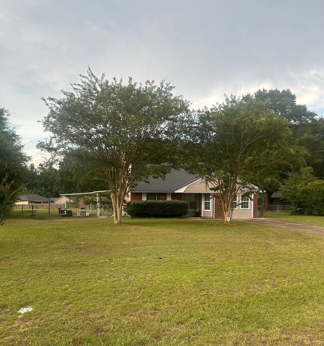 Building Photo - 109 Live Oak Cir