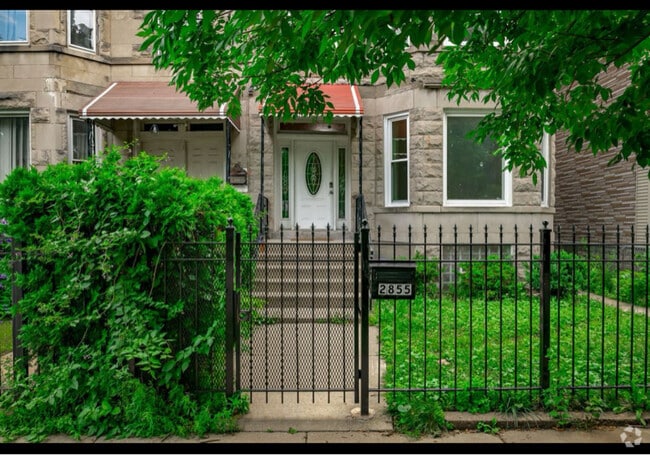 Building Photo - 2855 N Spaulding Ave Rental