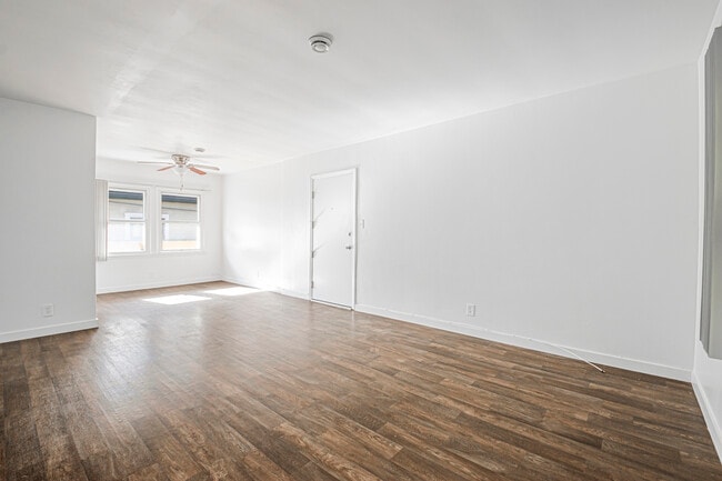 Photo - 5838.5 W 88th St Unit 5838.5