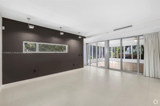 Building Photo - 340 Jefferson Ave Unit 1 Rental