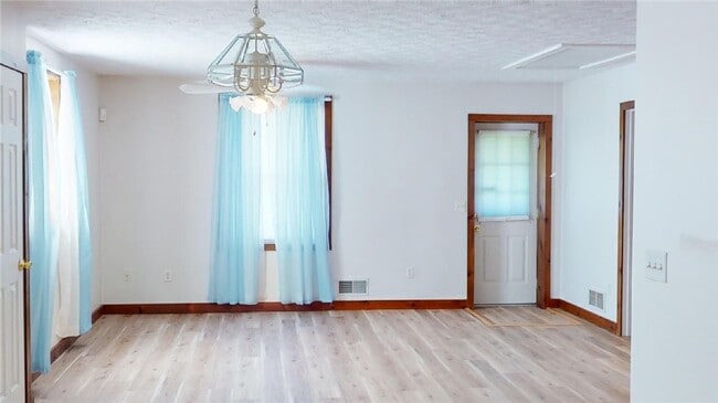 Photo - 357 Lowden Point Rd