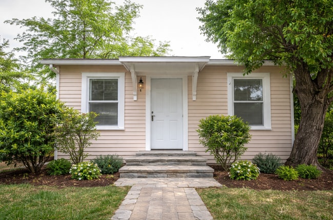 Building Photo - Spacious Cozy Home in Eastlawn