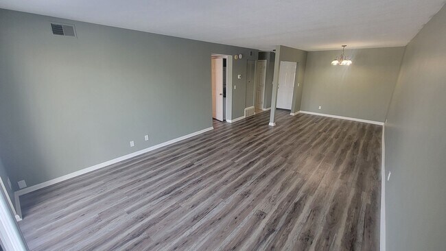 Photo - Elegant 1-Bedroom Condo Near Shelbyville Rd