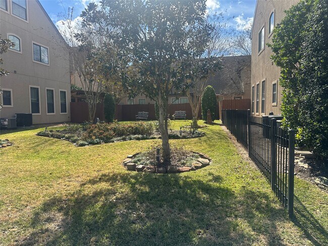 Photo - 11627 Royal Oaks Trce Unit 11627