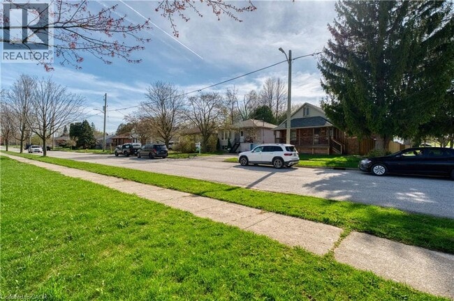 Photo - 165 Helena Ave