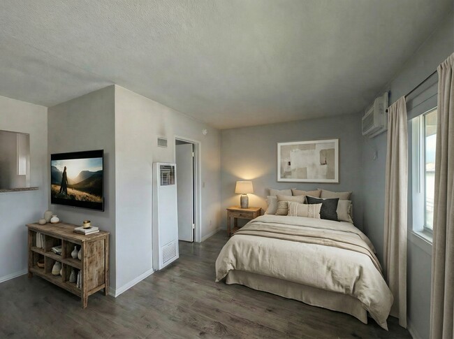 Photo - 11936 Burbank Blvd