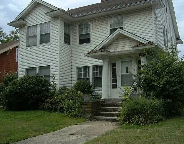 Building Photo - "Spacious 2 Bed in Cleveland Heights !" Unit 1