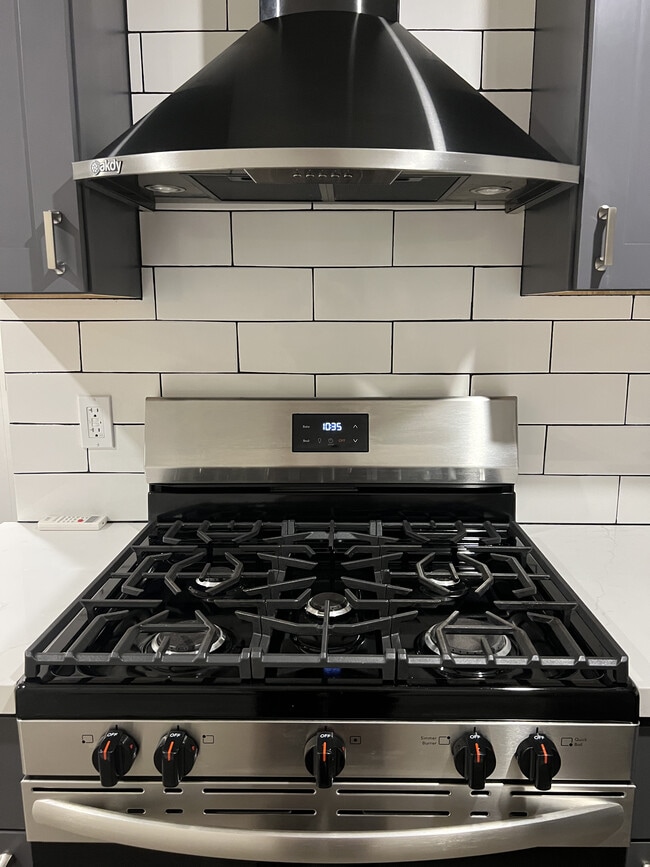 Photo - 225 N Cloverdale Blvd Unit 3