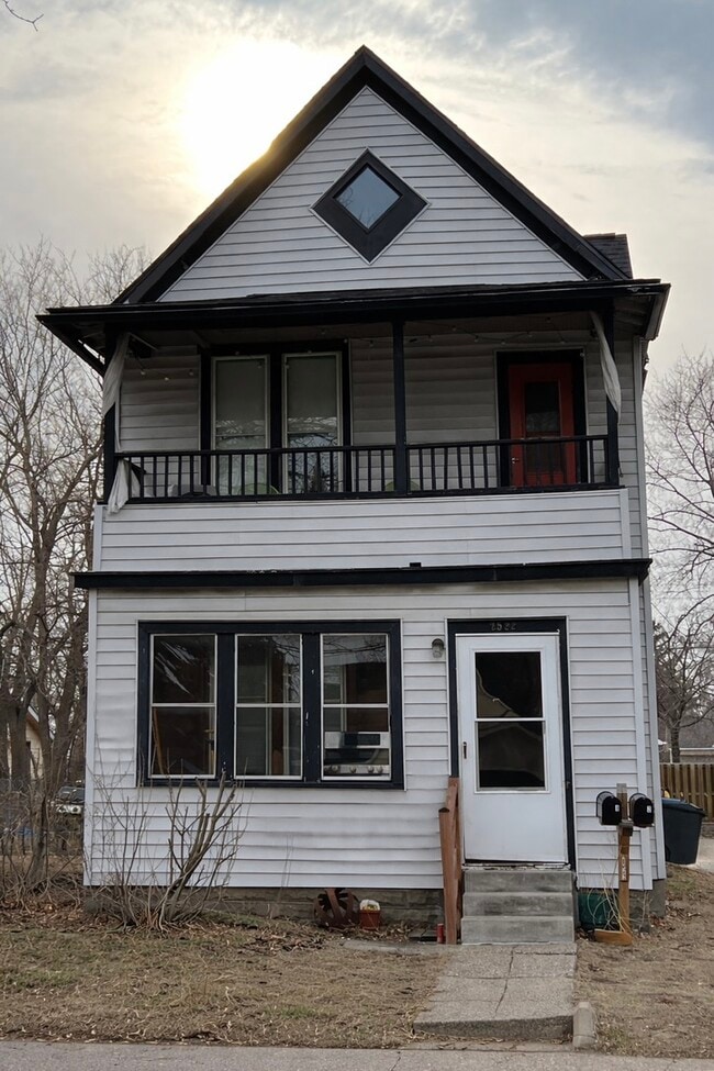 Building Photo - 2522 Howard St NE Unit 2