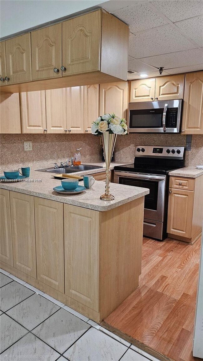 Building Photo - 10641 SW 108th Ave Unit 1H