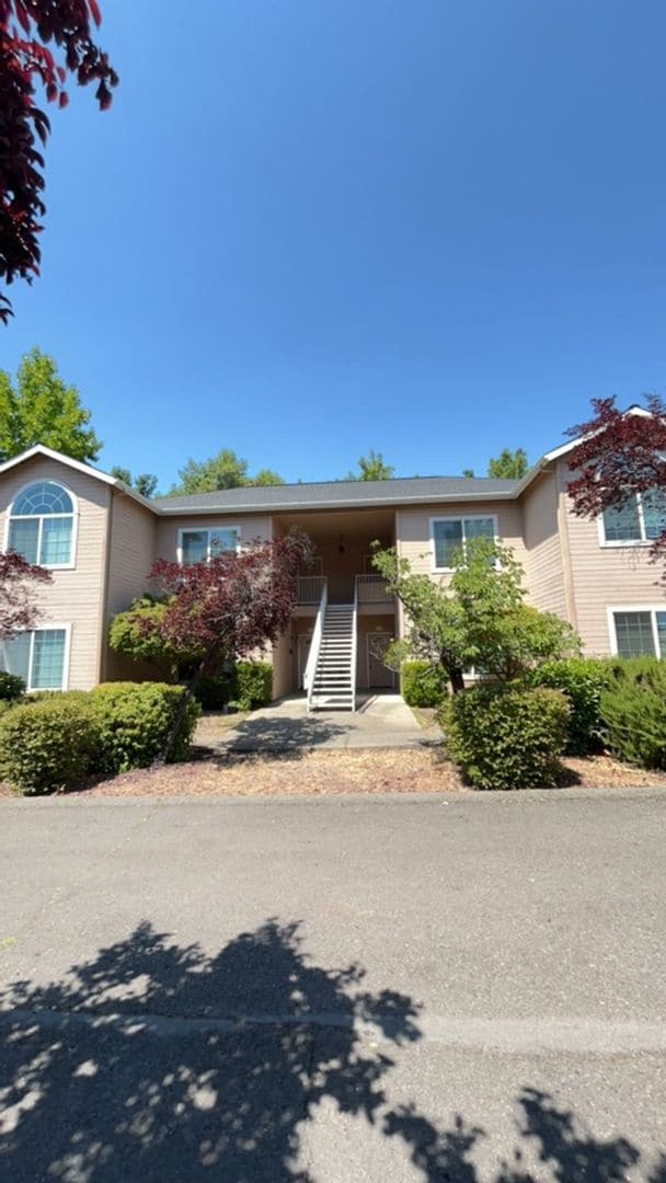 3 Bedroom 2 Bath Downstairs Apartment - 3 Bedroom 2 Bath Downstairs Apartment Unit 3939D
