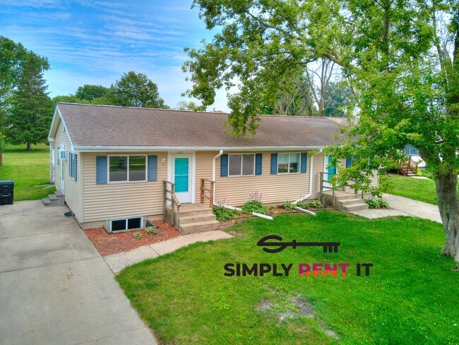 Sunset Ave 3 Bedroom Duplex in Kelley, IA - Sunset Ave 3 Bedroom Duplex in Kelley, IA Casa