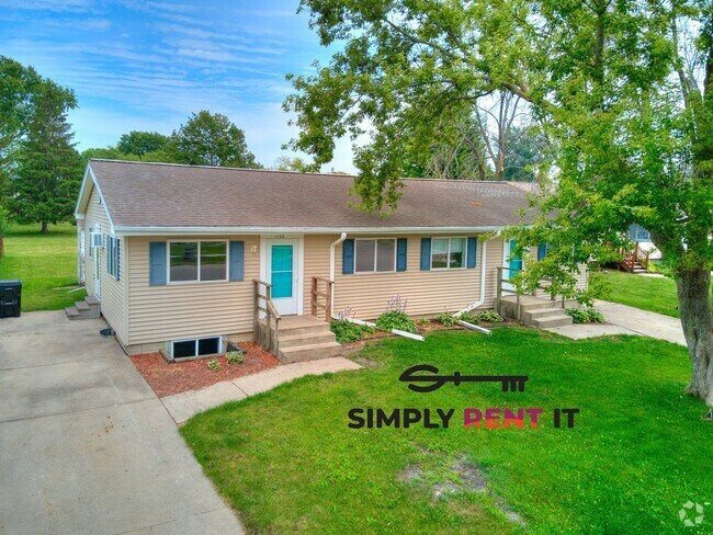 Building Photo - Sunset Ave 3 Bedroom Duplex in Kelley, IA Rental