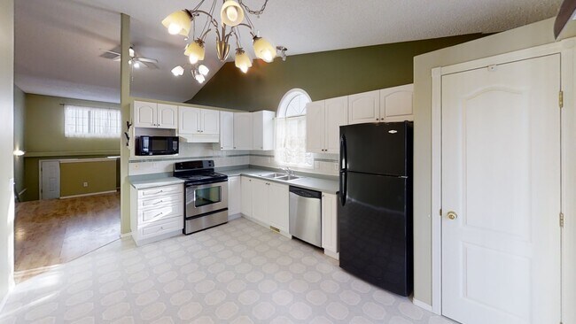 Photo - 11324-1192A 92a St