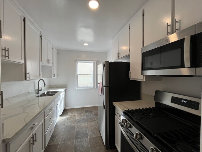 Photo - 7056 Lanewood Ave