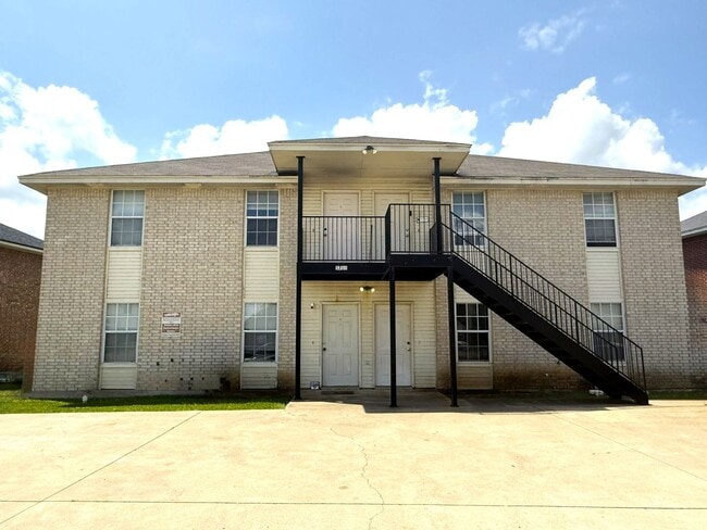 Building Photo - 5706 Redstone Dr Rental