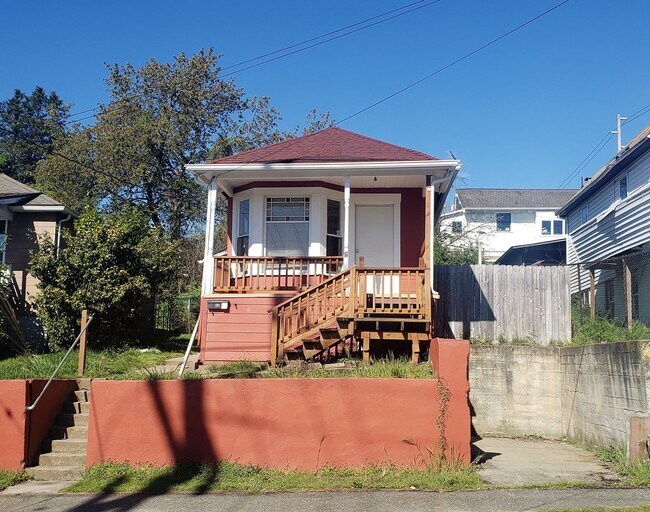 Vintage 1 bedroom home in the heart of Bre... - Vintage 1 bedroom home in the heart of Bre...