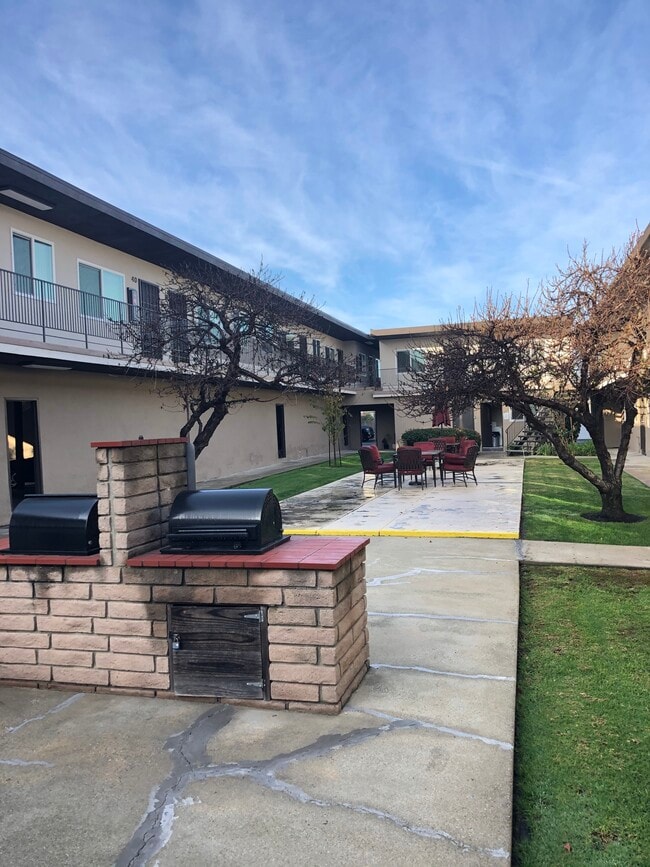 Photo - Twin Oaks Apartments