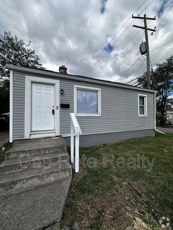 Building Photo - 2359 McGuffey Rd Rental