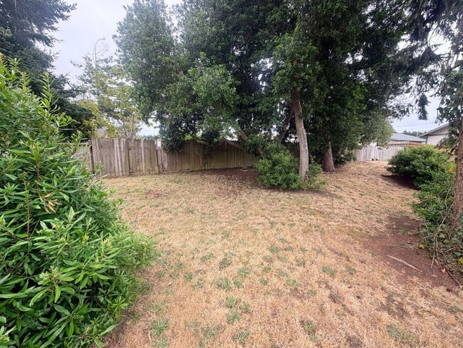 Building Photo - 931/933 Unit 933