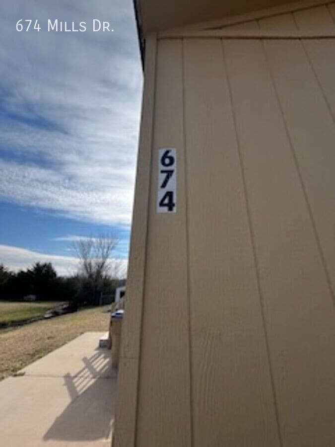 Photo - 674 W Mills Dr