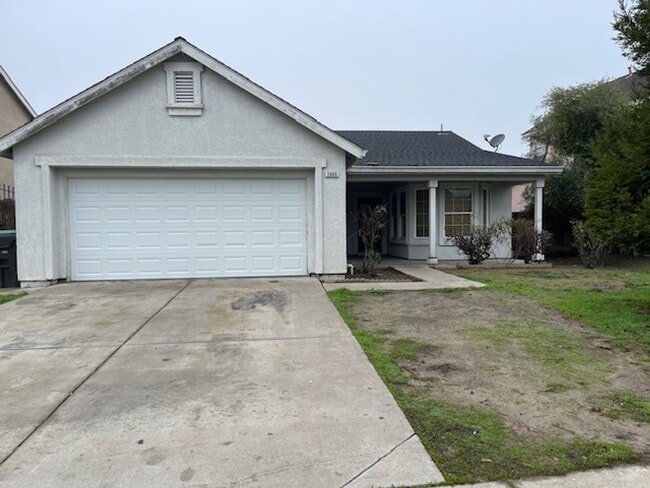 Building Photo - Close to schools and freeway Rental