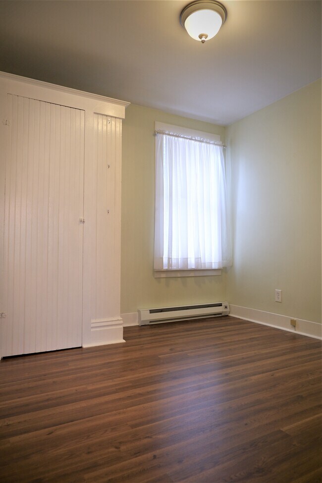 A small frame queen bed will fit here! - 3517 E 32nd Ave House