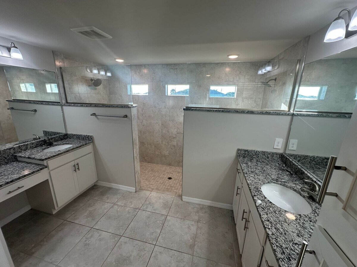 Photo - 4 Bedroom 2 bathroom NE Cape Coral Home with Screened Lanai