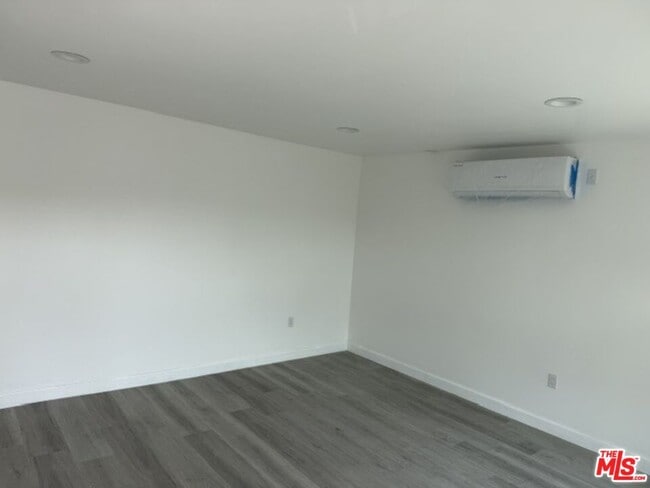 Photo - 1499 W 35th Pl