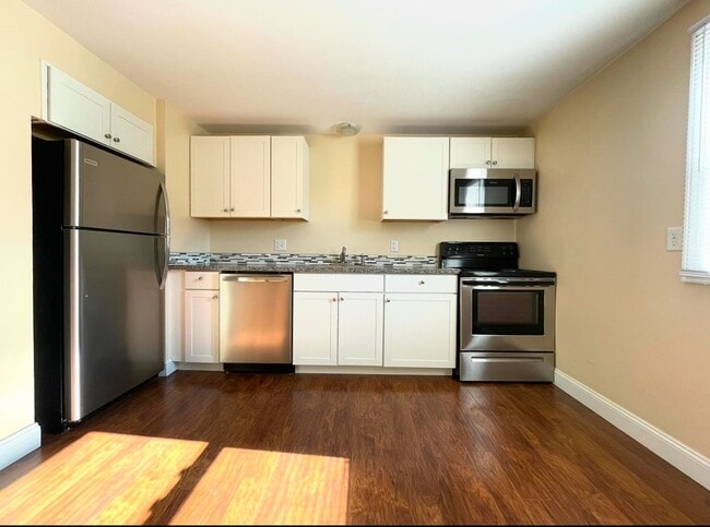 Photo - Luxury lakeside living in Hamburg