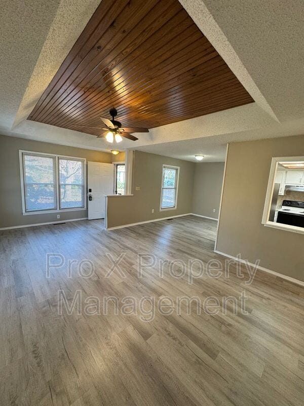 Building Photo - 459 W Grand St