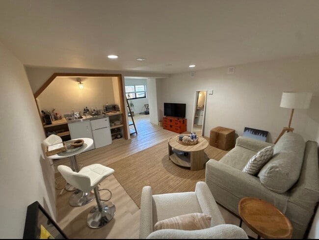 Amplia sala de estar y cocina tipo estudio - 133 Sea Urchin Ln Casa