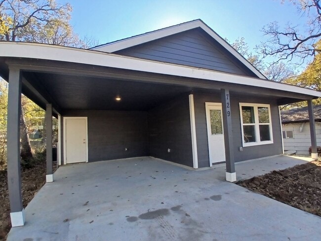 Building Photo - 729 Oak Landing Cir