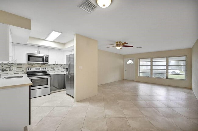 Photo - 916 NE 18th St