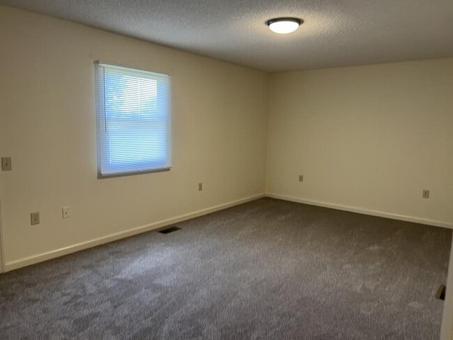 Photo - 141 Rolling Oaks St