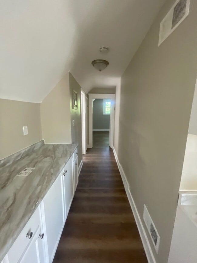 381 E 152nd St Unidad 381 E 152nd St #3, Cleveland, OH 44110