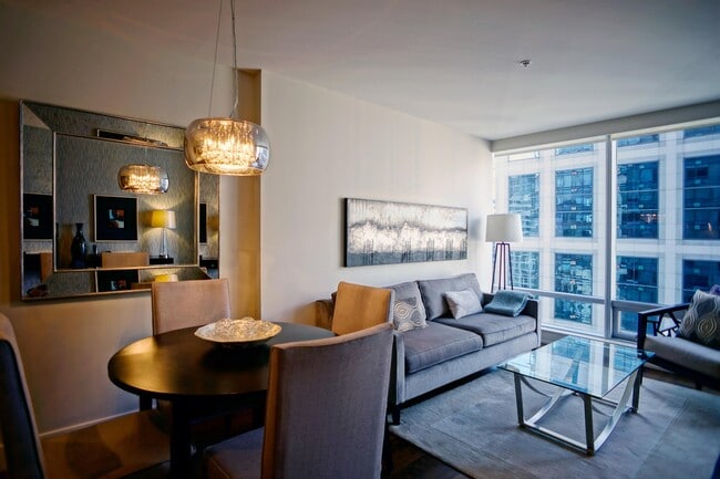 Photo - 1111-1111 Alberni St