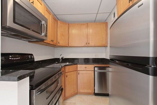 Photo - Professionally Managed & Recently Renovated // 2 Bedroom 2 Bathroom Condo // Meridian Hill Park... Unidad 7