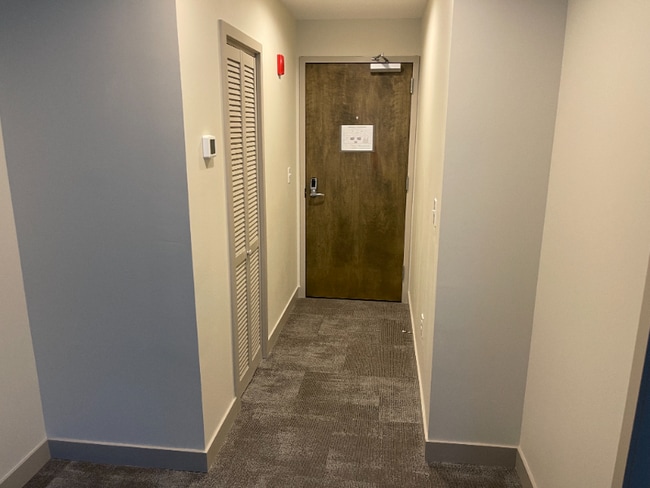 Building Photo - 1417 W9th St Rental