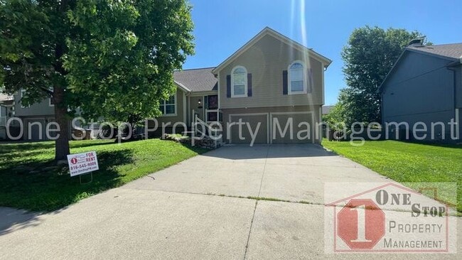 Stunning 3 Bedroom 2.5 Bathroom in Raymore! - Stunning 3 Bedroom 2.5 Bathroom in Raymore! Casa