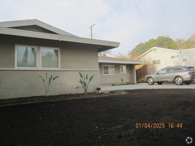 Building Photo - Immaculate 3 bedroom Home University Highl...