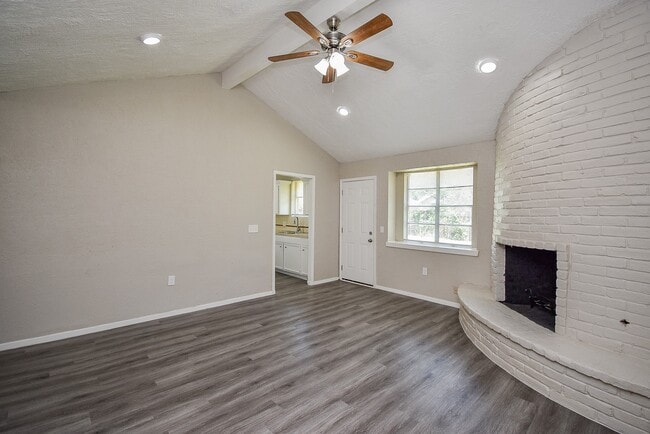 Photo - 810 Dell Dale St