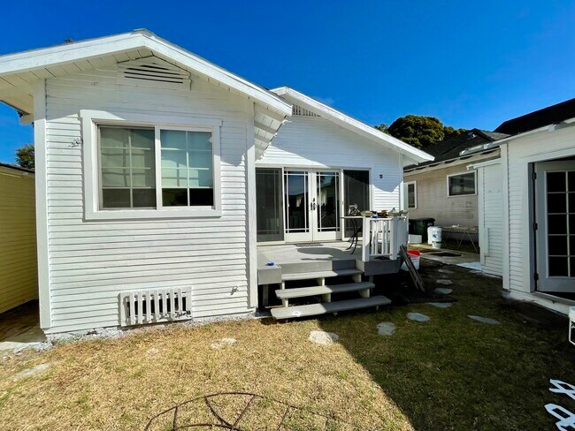 Patio interior - 311 N Francisca Ave