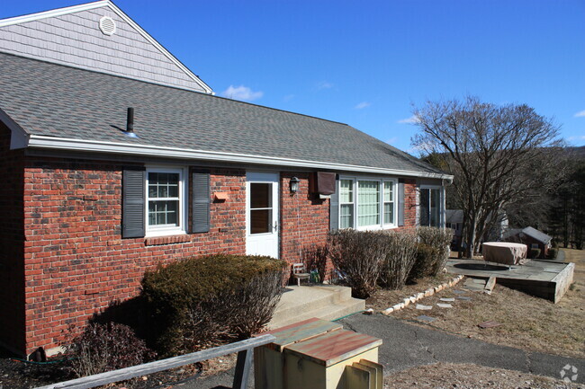 Building Photo - 86 Old Farms Ln Unit 86 Rental